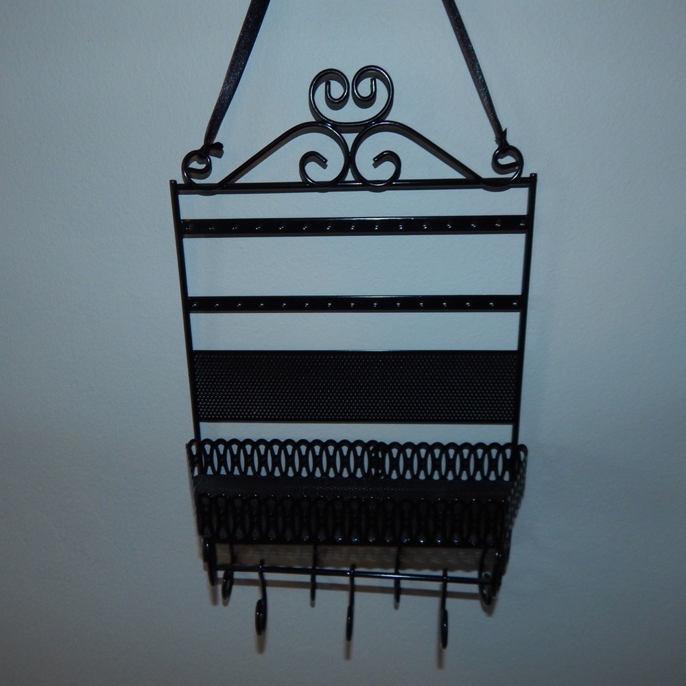 Black jewelry organizer with ribbon